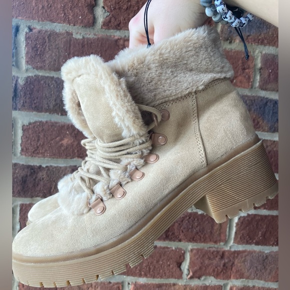 Light brown Fur-lined booties w/ chunky rubber heel Size: 7.5 - Picture 3 of 7